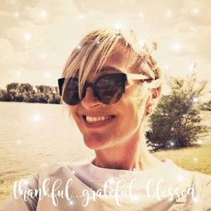 Meet your Posher, Bee